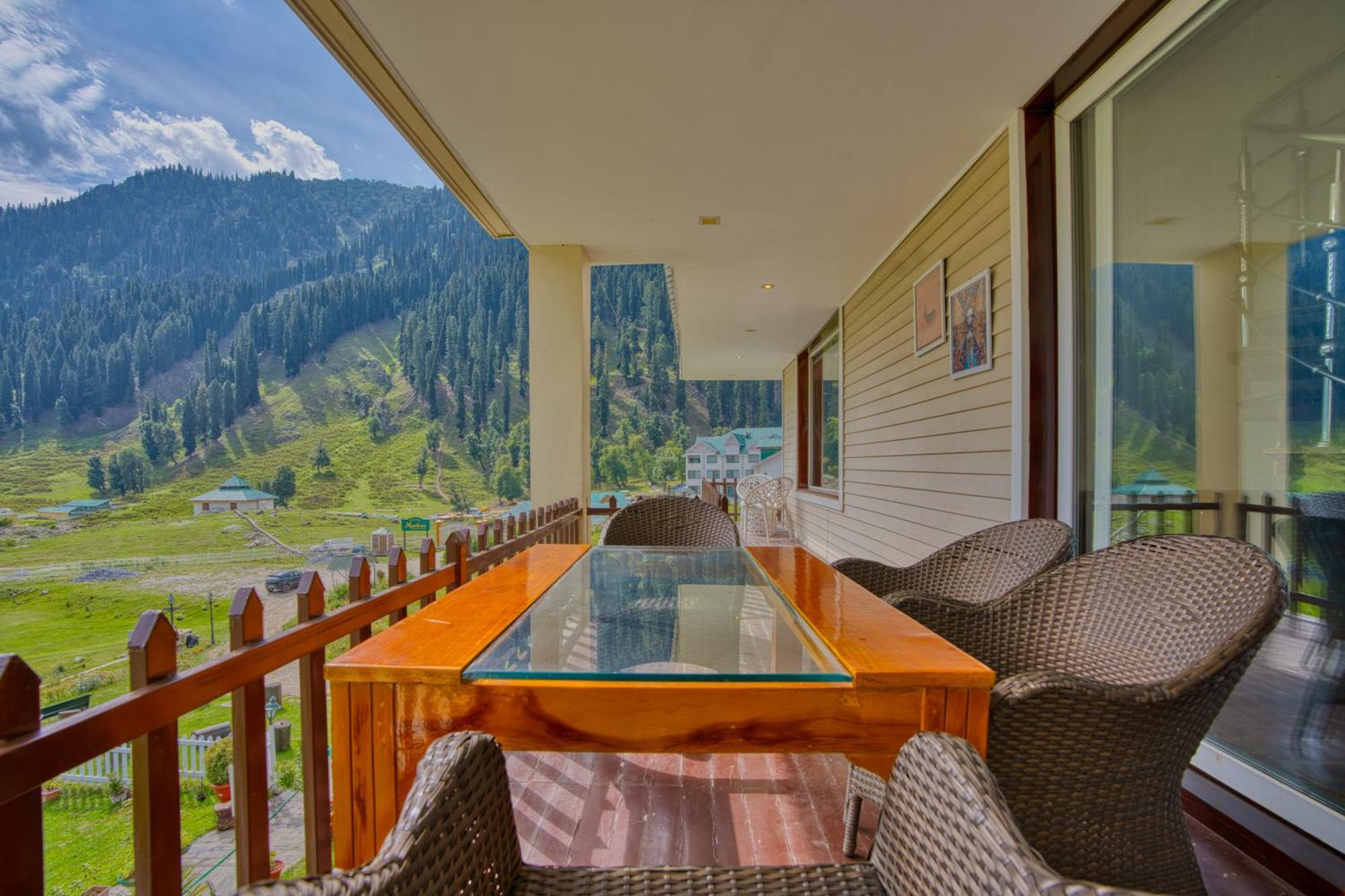 Golden Meadows Hotels & Resorts Sonamarg Exterior photo