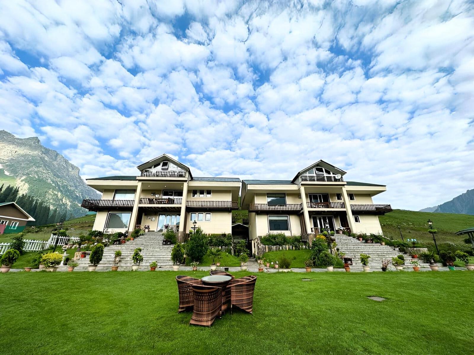 Golden Meadows Hotels & Resorts Sonamarg Exterior photo